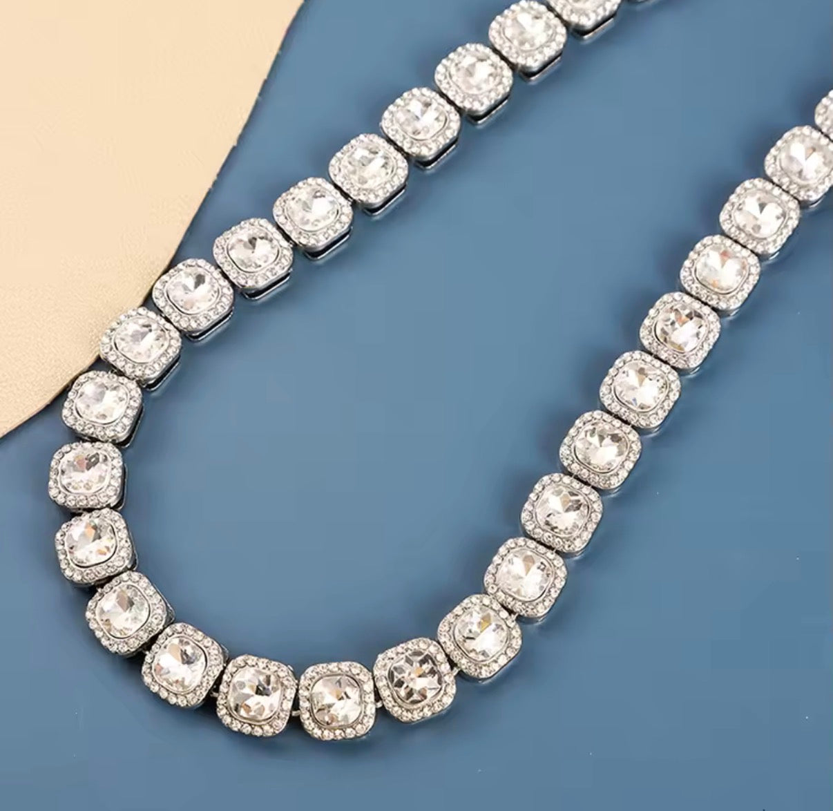 VORTEXION – Collana con ciondolo Iced Halo